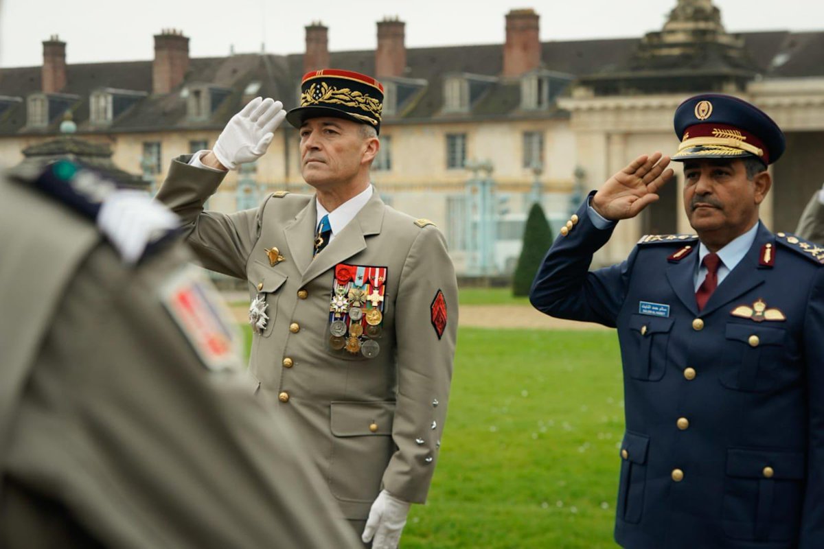CEMA_FR's tweet image. Honneurs militaires au général 🇶🇦 Salem Bin Hamad Al-Nabit.
Heureux de lui remettre les insignes de commandeur de la Légion d’Honneur, symbole fort de la qualité de nos relations 🤝.
Excellente coopération militaire bilatérale et efforts communs pour la stabilité et la sécurité.