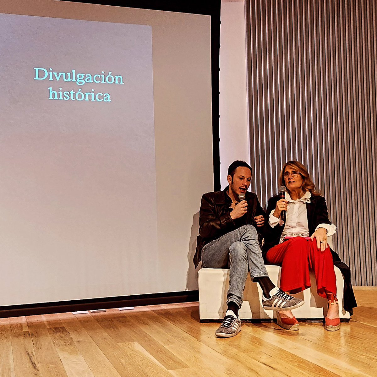 HisVictorAL's tweet photo. Hoy tuve la oportunidad de asistir a la presentación de la película <<Vencer o morir>> sobre la guerra de la Vendeé con el director Vincent Mottez, junto con mi maestro el Dr. Austreberto Martínez. https://t.co/8IaUc1WW06