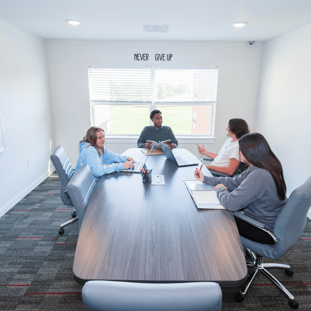 kutztownapts's tweet photo. Want to live with your friends next year? Refer someone to sign a lease and receive $100! What are you waiting for? Build a community in your home away from home. 

🌐  https://t.co/cJdWNJFwia

#CollegeStudents #StudentHousing #AdvantagePoint #KutztownUniversity #StudentCommunity https://t.co/CtRxxqXX1K