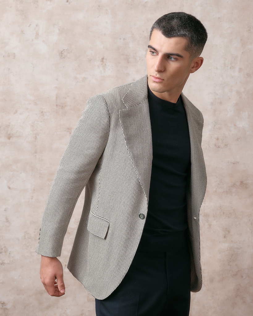 All Sexton, some silk, no structure. Bringing together this elegant silk blend cloth with the soft construction, the #EdwardSexton Unstructured Jacket is quite rightly the cream (and navy) of the crop: edwardsexton.co.uk