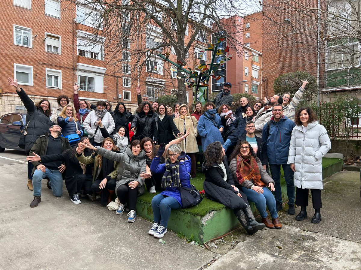 Hoy terminamos el día con un estupendo sabor de boca gracias al equipazo de profes de secundaria de <a href="/educacyl/">Educación JCyL</a> que han venido al CFPI a formarse en bilingüismo con <a href="/MRMIC_GXXI/">Francisco C. Jaimez</a> y <a href="/NoClay2/">Noelle Clayton</a> 
¡GRACIAS POR VUESTRO TRABAJO Y ENTUSIASMO! 

#formaciónCyL #incluCyL #innovaCyL