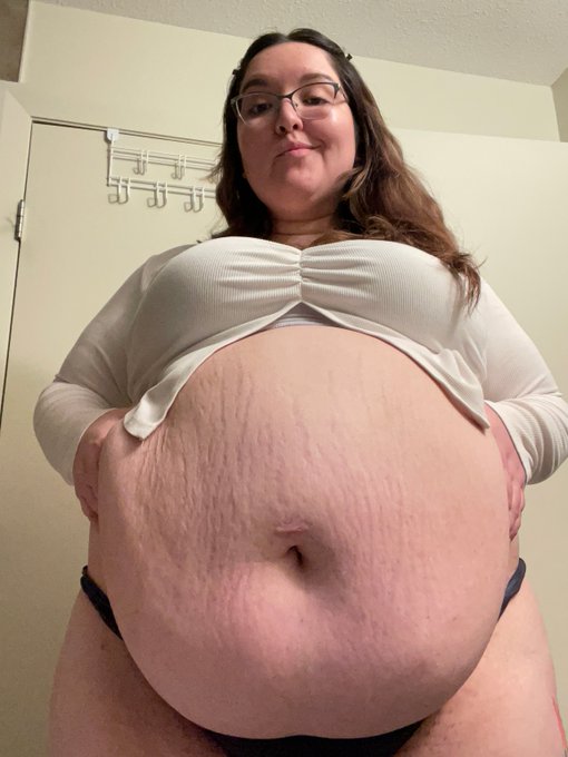 Behold the HUGE belly I have 😏😏😏 . . . https://t.co/wGMtEoW9uH<a href="/tag/clip"class="tags"><span>#clip</span></a>