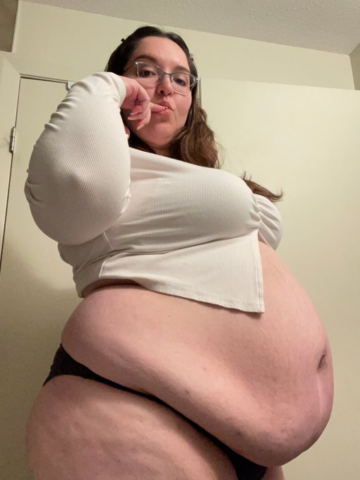 Behold the HUGE belly I have 😏😏😏 . . . https://t.co/wGMtEoW9uH<a href="/tag/clip"class="tags"><span>#clip</span></a>