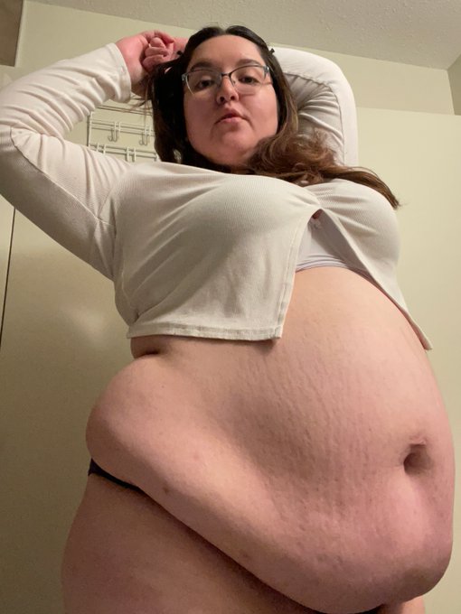 Behold the HUGE belly I have 😏😏😏 . . . https://t.co/wGMtEoW9uH<a href="/tag/clip"class="tags"><span>#clip</span></a>