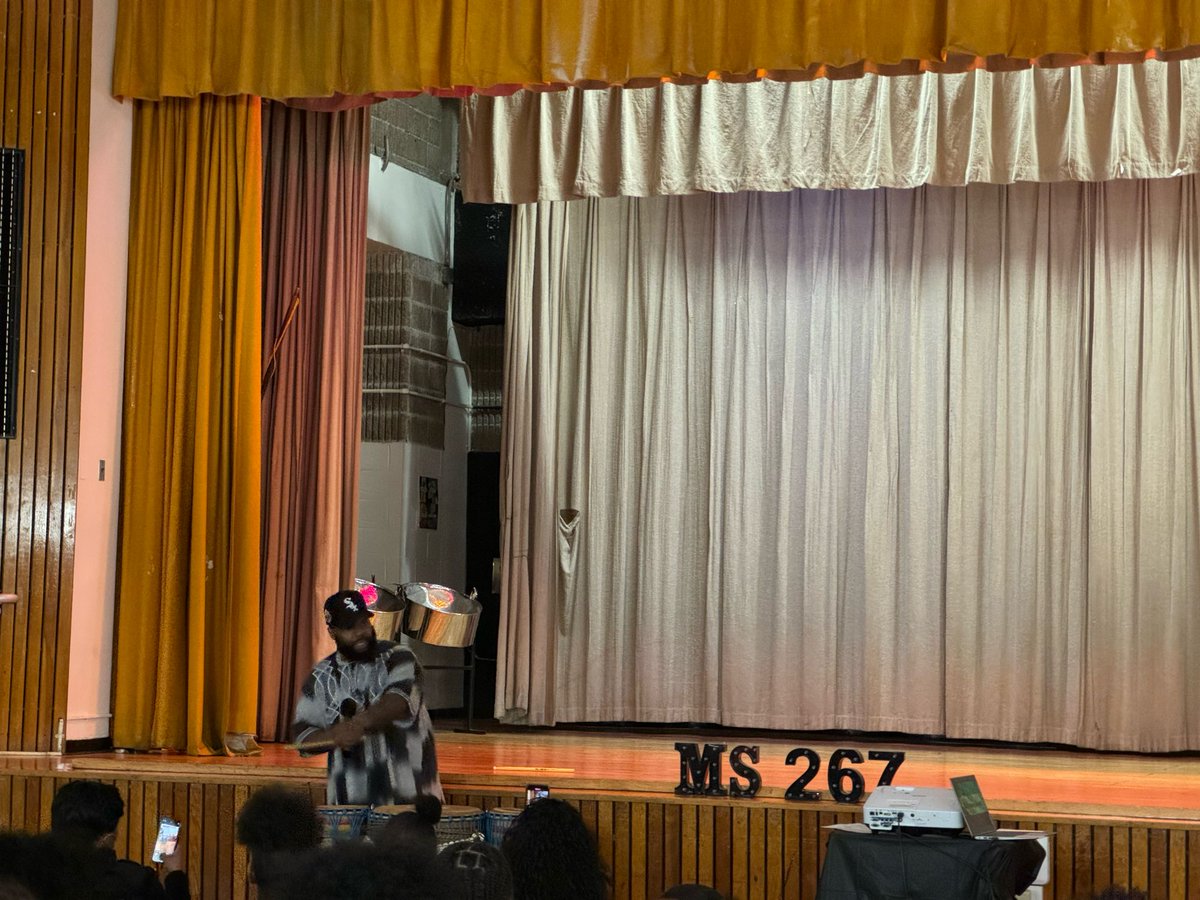 MiddleSchool267's tweet photo. Huge shout out to Mr. Anthony for a super interesting and energetic lesson in African drumming! Our #MS267 Scholars and our entire community are loving this amazing #BlackHistoryCelebration @d16leads https://t.co/ePzkfiknGn