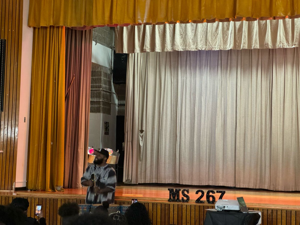 MiddleSchool267's tweet photo. Huge shout out to Mr. Anthony for a super interesting and energetic lesson in African drumming! Our #MS267 Scholars and our entire community are loving this amazing #BlackHistoryCelebration @d16leads https://t.co/ePzkfiknGn
