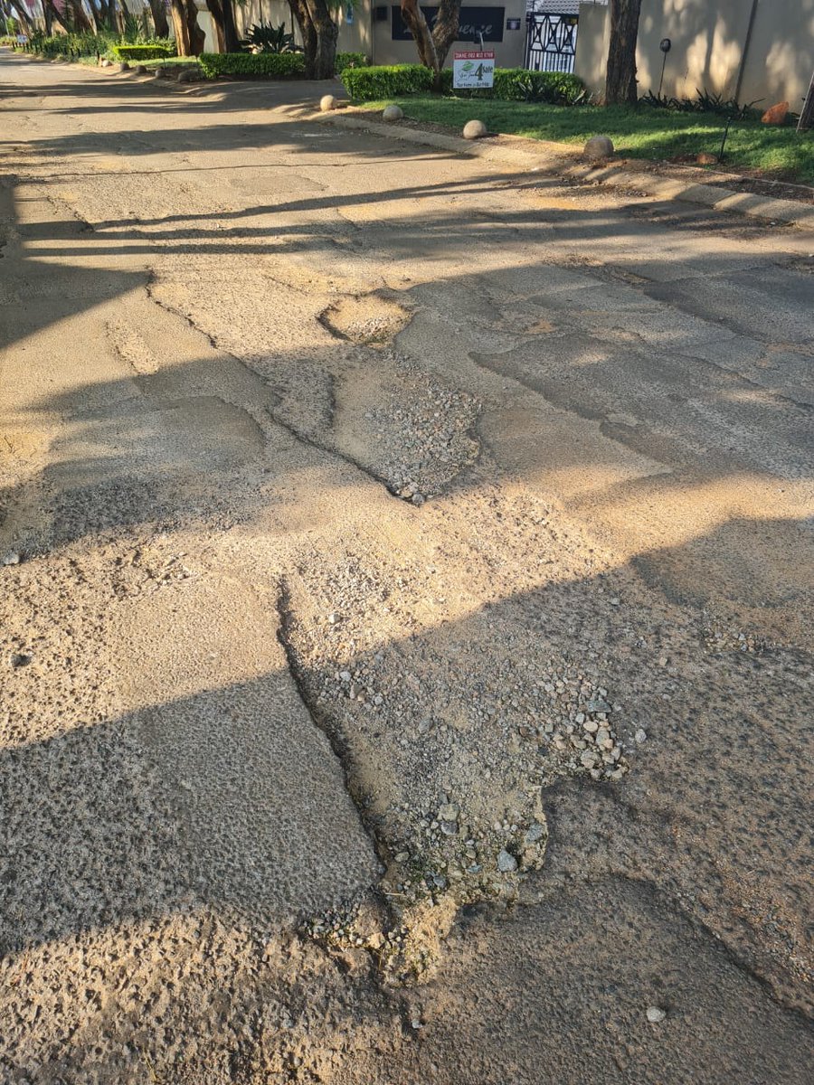 z_hughes_n's tweet photo. So according to MMC in a response to a written question in council @Kenny_T_Kunene informed that roads in #LittleFalls, #Strubensvalley & #Wilgeheuwel were resurfaced in the last financial year! Did anyone inform the roads about this fact?? #JyBaiza @Our_DA @BelindaE6 @DA_JHB https://t.co/EoRLeLv6OC