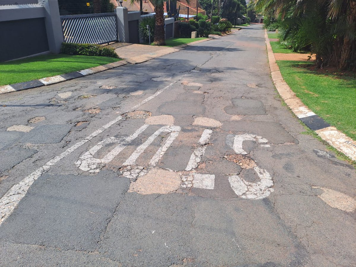 z_hughes_n's tweet photo. So according to MMC in a response to a written question in council @Kenny_T_Kunene informed that roads in #LittleFalls, #Strubensvalley & #Wilgeheuwel were resurfaced in the last financial year! Did anyone inform the roads about this fact?? #JyBaiza @Our_DA @BelindaE6 @DA_JHB https://t.co/EoRLeLv6OC