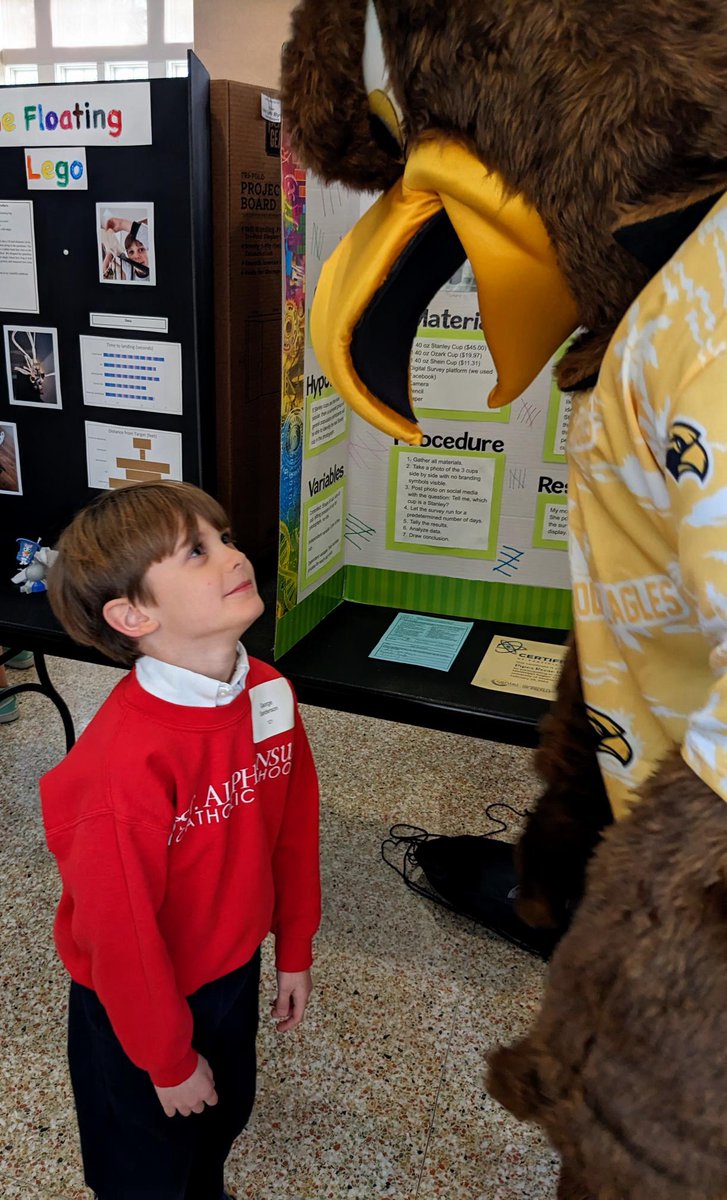 usmSTEMed's tweet photo. #HappeningNow Seymour is at the Science Fair! Elementary, middle, and high school students from all around the Coast and Pine Belt are gathered at the Gulf Park campus to spar for science supremacy. @coastalusm @usmartsandsciences #mssciencefai #sciencefairproject #STEMeducation https://t.co/O9cwTnuufN