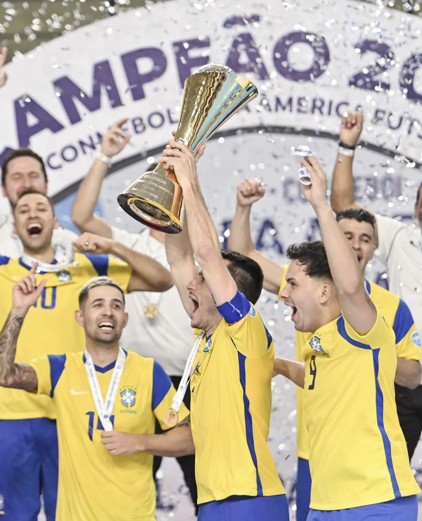TBT da Copa América: As seleções feminina e masculina foram campeãs em cima da Argentina! 🏆🥇🇧🇷
