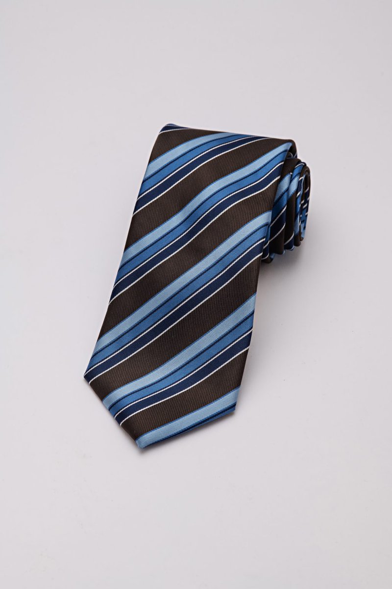 men_mode's tweet image. &quot;Seamless Transition&quot;

&quot;Seamless transition, timeless style. Our Basic Dress Shirt adapts to your every occasion. 🔄👞 #LaModeMens #SeamlessTransition&quot;

Do you like? Yes or No
.
.
Comment👇