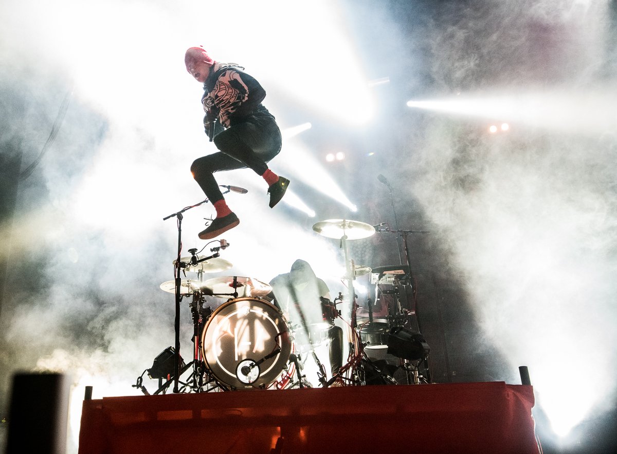 Happy Leap Day! Especially to the @twentyonepilots Clique who are celebrating their new single and album announcement. Can't wait to see these guys live again in 2024! #twentyonepilots #overcompensate #clancy #iamclancy