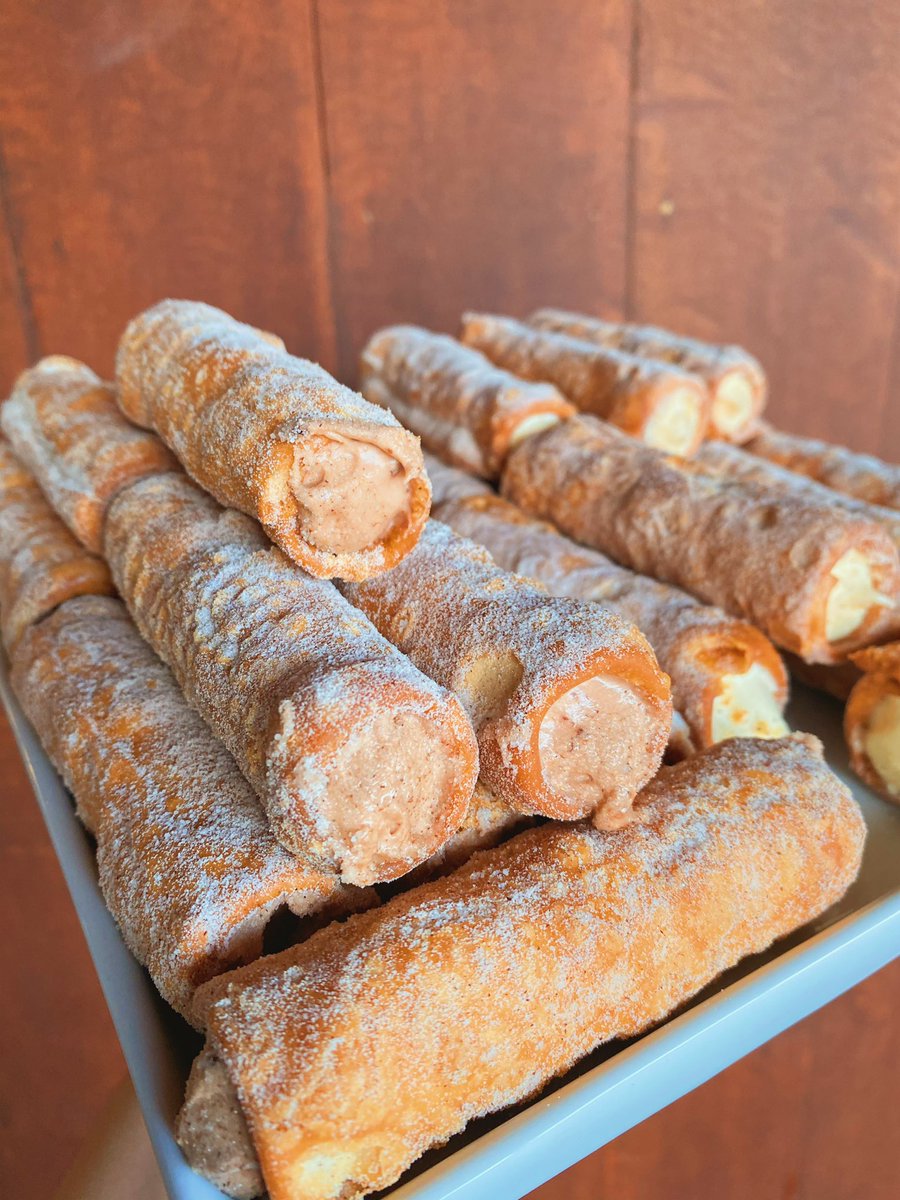 ChaleDoTrigo's tweet photo. 👀 

Hoje temos Cannoli de Creme de Queijo e Doce de Leite ✅ https://t.co/tK7GXpzBs2