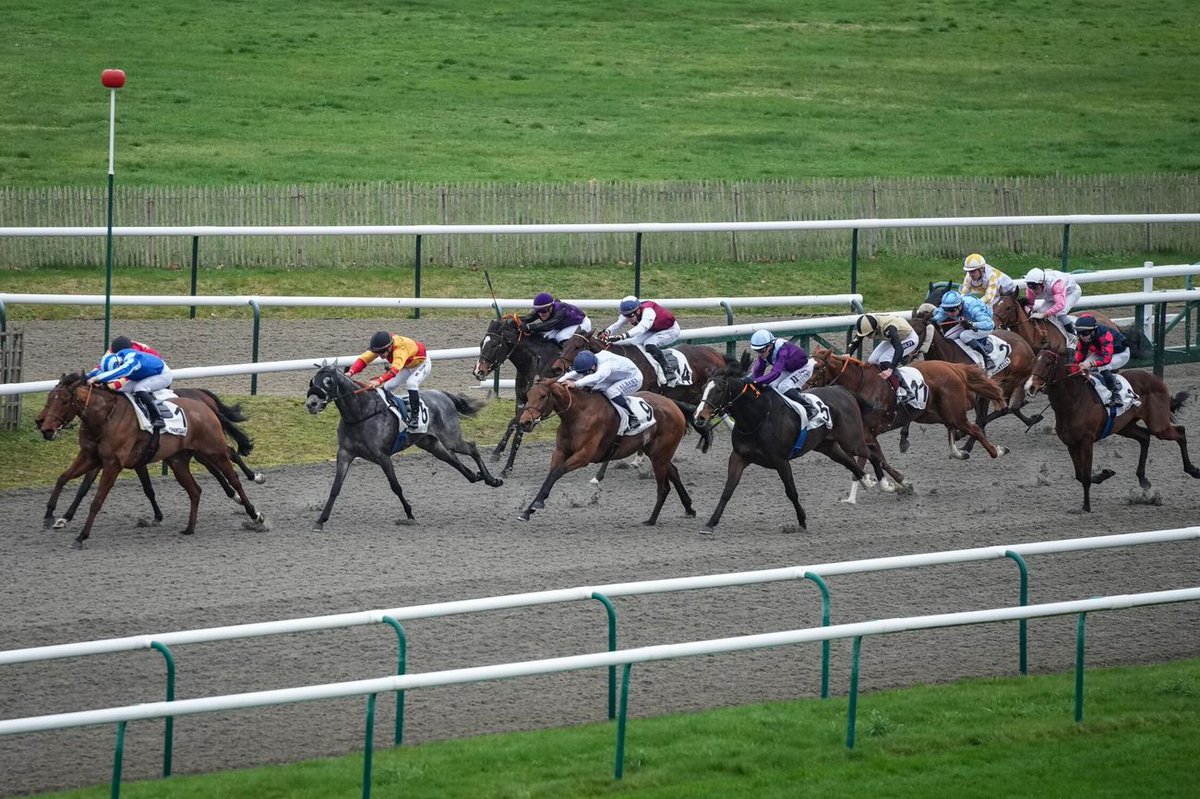 🍾🥇Big Raj🥇🍾 (Iffraaj @DarleyStallions ) fends them all off @fgchantilly on only his 2nd start under @cristian_d22708 for owners @killalastables @AnojDon . Purchased @Tattersalls1766 by @StroudColeman . Well done to all connections. @Jour_de_Galop @Paris_Turf @bloodstocknews