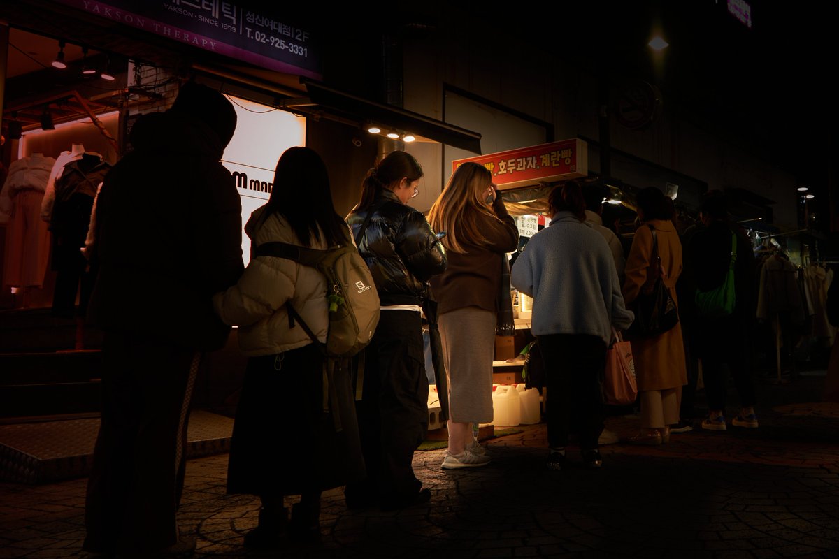 Best Streetfood in Town
#thephotohour @SonyAlpha #photography #streetphotgraphy #mikpic #seoul #korea
ILCE-7M3 F/3.5 1/30sek ISO500 SEL24240