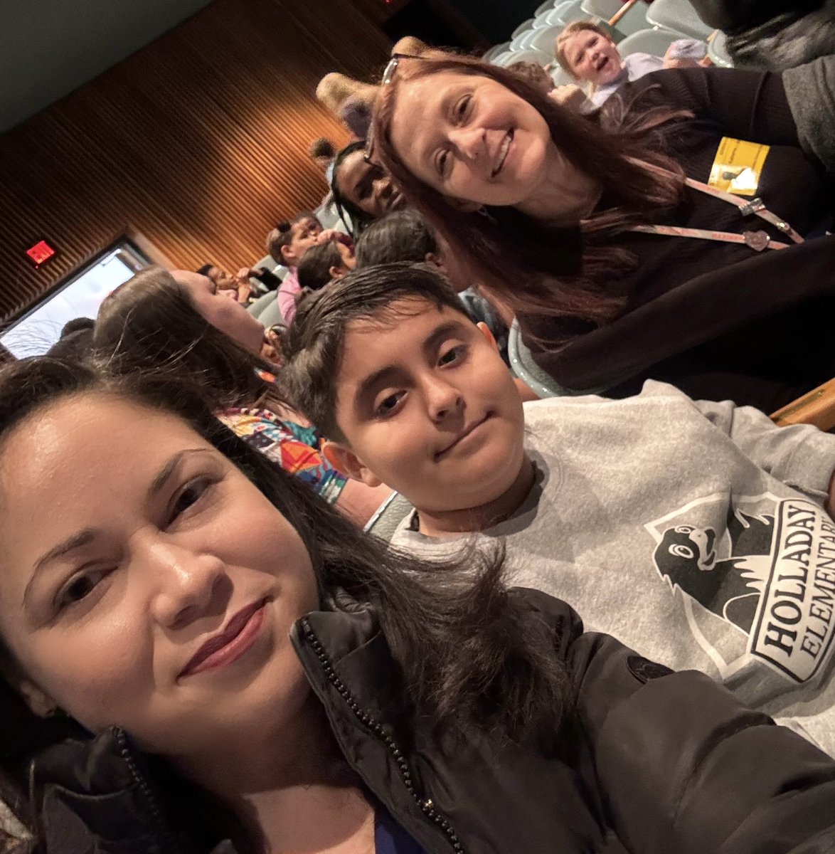 Henrico HEROES had a time today! Mentees from all across the district came together to see a performance at the @vareptheatre. They followed the adventures of Chasing George Washington and were reminded that they all have a place in the @WhiteHouse! 💙
