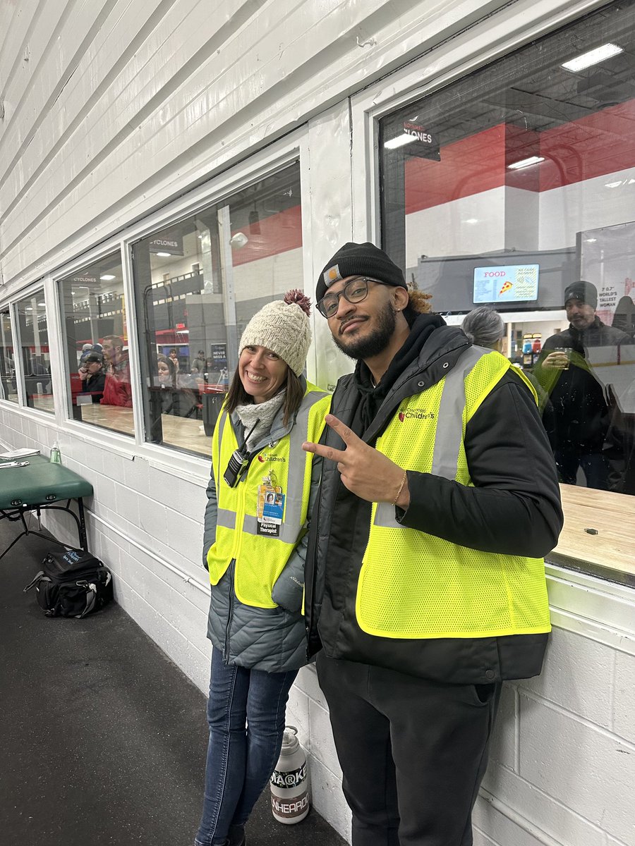 Last weekend our Sports Medicine Team was back in 🏒 action with the Ohio Scholastic Hockey League Buckeye Cup. Our TEAM taking care of your TEAM. Congratulations to all the teams that competed, especially we are proud of the Cincinnati Swords ⚔️.