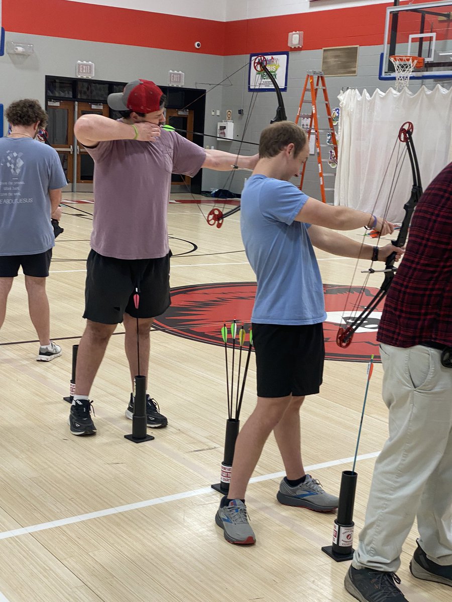 PhysicalWku's tweet photo. PE Majors learning about the National Archery in Schools Program! Thanks to the Warren East Archery Club for having us out. Good work Tops! https://t.co/LvhFg6zwyH
