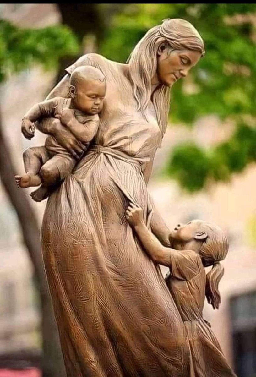 قصه واقعيه ادرجت في كتاب تطوير الذات .
كان هناك أمرأة أرملة ...لم يكن لها معين إلا الله وحده ثم نفسها ... لتعيل أطفالها
كانت تقدم لهم الحب والعطف والأمان.......