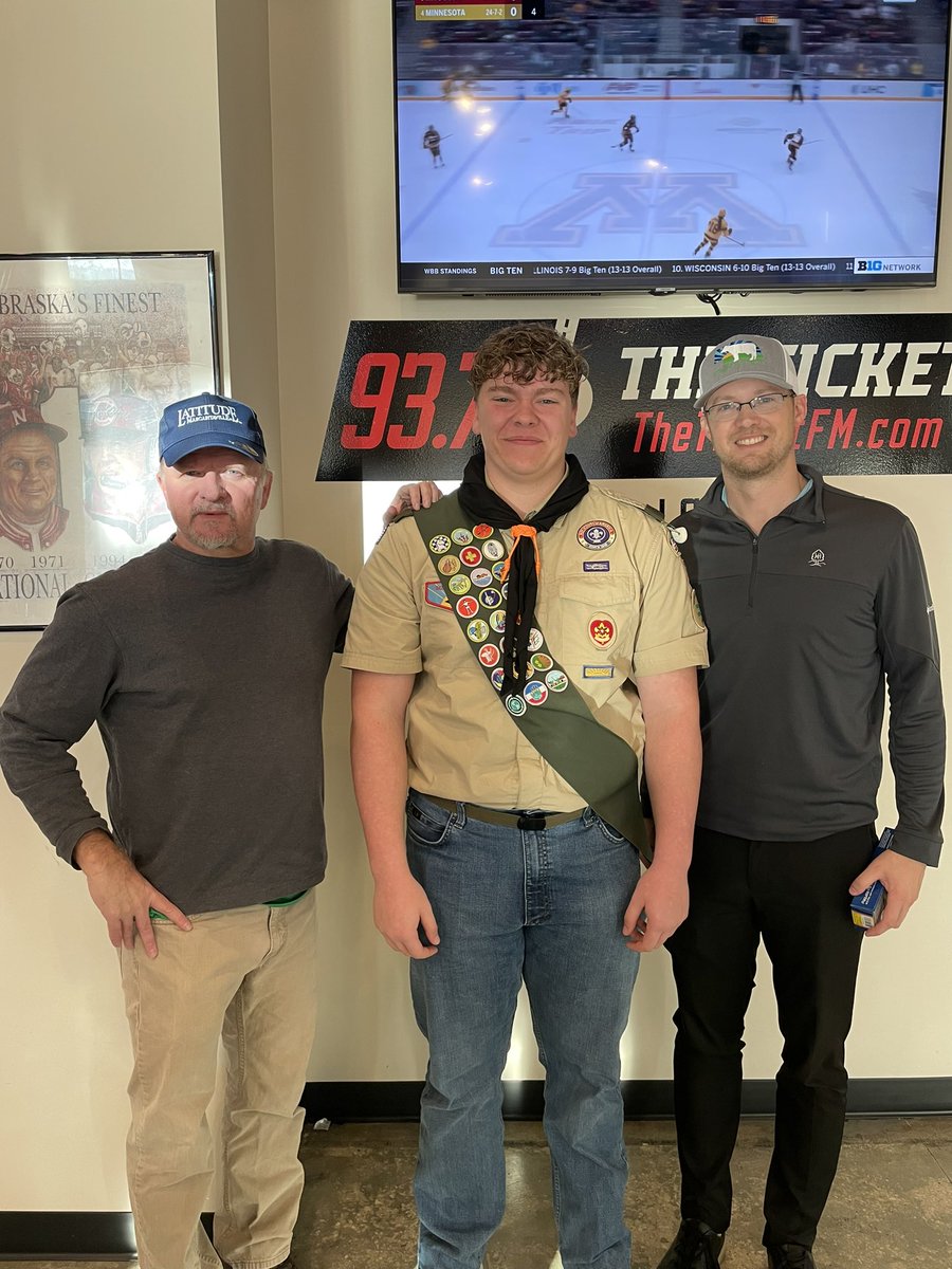 Congratulations to <a href="/SpencerJ_24/">Spencer Jacobs 4⃣🌟</a> on completing his Eagle Scout project AND earning the prestigious rank of Eagle Scout!

This young man has a great future in store!

#EarlyBreak