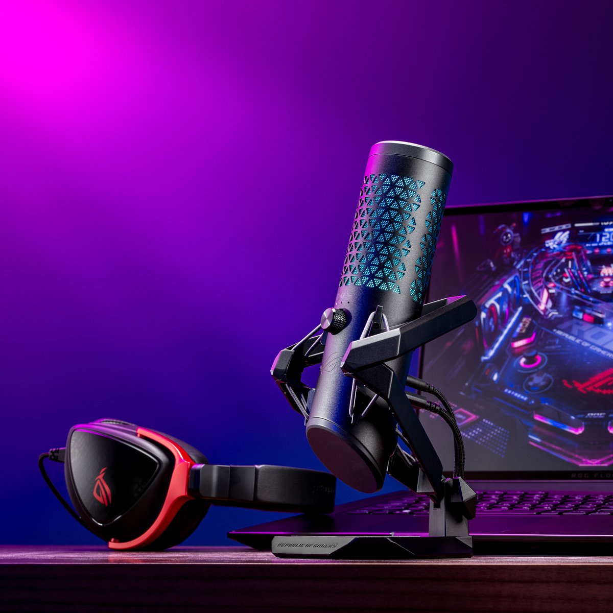 Choose right, left, or both? 😉​ #ROGCarnyx offers real-time monitoring with a 3.5 mm headset jack, you don’t have to worry about missing anything.🎙️​ Game on! rog.gg/Carnyx​ #ROGPeripheral​ #ROGGamingMicrophone​ #ROGUSBMicrophone