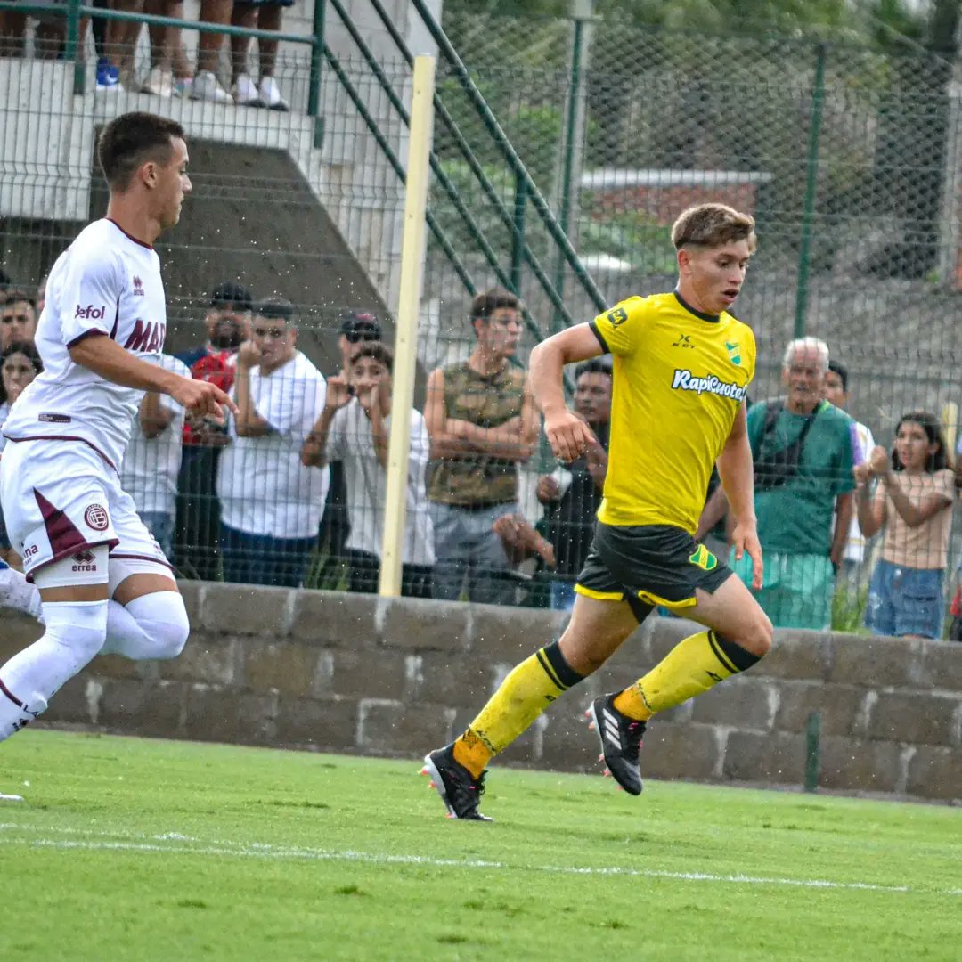 TiempoDeportiv8's tweet photo. Goleada de los Pibes del Halcón

En el debut en el predio "Campeones Del Mundo" los dirigidos por Pablo Quatrochi Golearon y se quedaron con los tres puntos #ReservaDefensa 4-0 a #ReservaLanús.

⚽ 23 PT  Ingravidi
⚽ 11 ST  Aguiar
⚽ 15 ST  Echavarría
⚽ 45 ST Blàzquez https://t.co/3vb4Ifu7N0