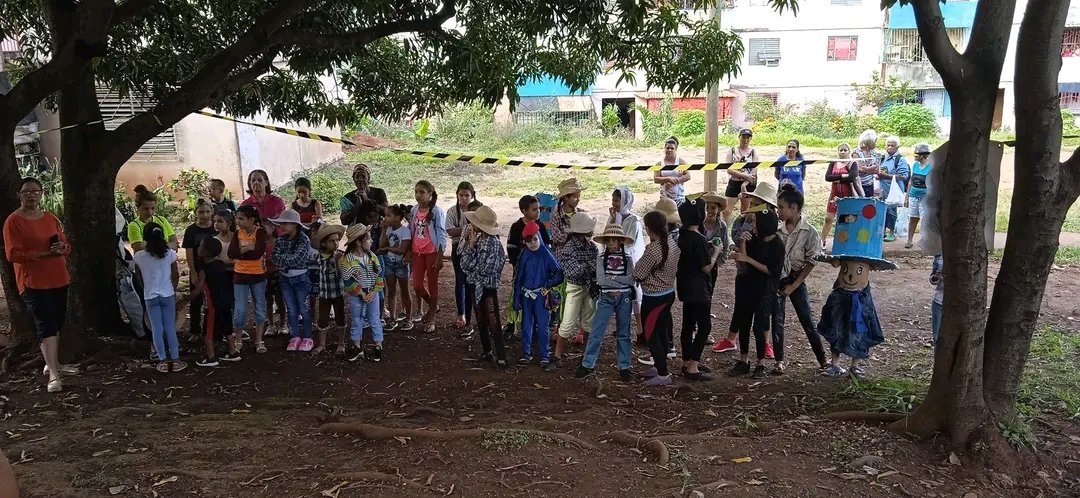 yleyvasilva's tweet photo. #fmcmoa
@TeresaBoue
Desde Moa Cuba nos solidarizamos y pedimos por el cese del fuego en Gaza.Llora la tierra ante tanto 🔥. Que canten los niños que vivan en paz.
#MujeresEnRevolución https://t.co/qfLOQNHvAX