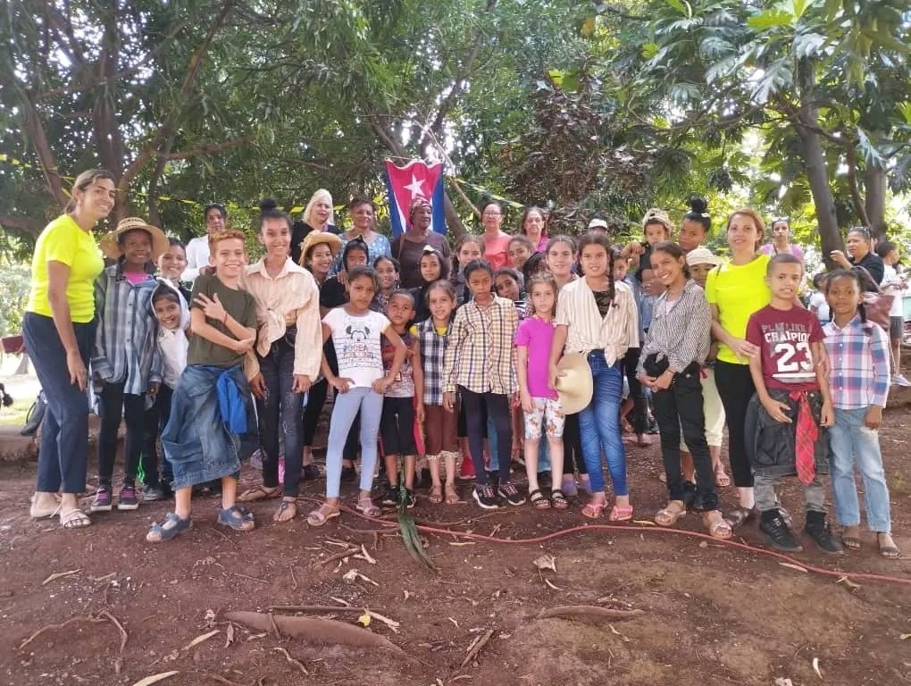 yleyvasilva's tweet photo. #fmcmoa
@TeresaBoue
Desde Moa Cuba nos solidarizamos y pedimos por el cese del fuego en Gaza.Llora la tierra ante tanto 🔥. Que canten los niños que vivan en paz.
#MujeresEnRevolución https://t.co/qfLOQNHvAX