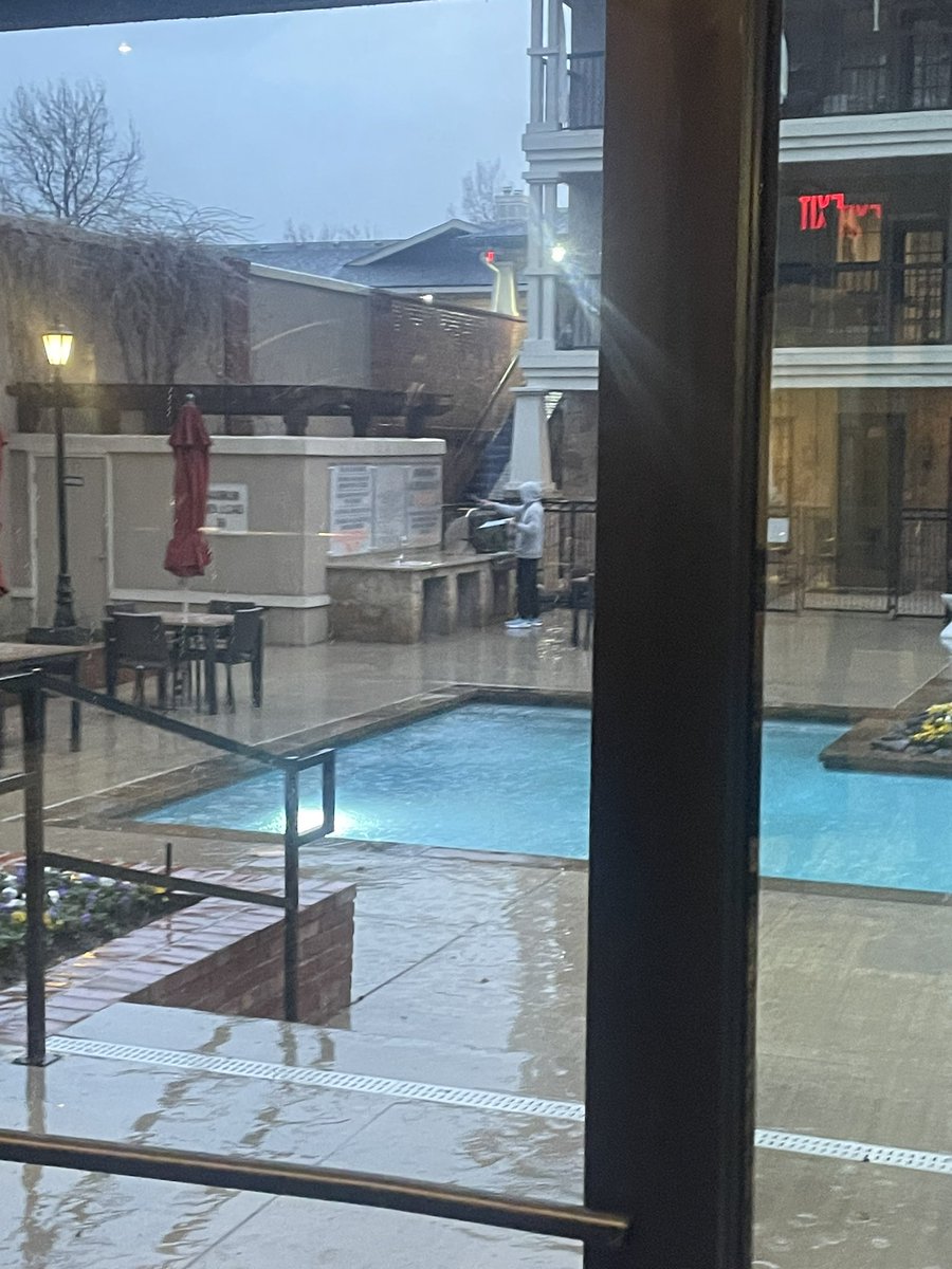 amandawahl_'s tweet image. New standard: someone who is as loyal to me as this guy is to his hot dogs in a downpour