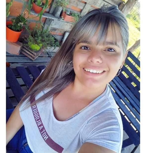 #URGENTE BÚSQUEDA EN TIEMPO REAL #
PEDIMOS MÁXIMA DIFUSIÓN🙏
Melisa Beatríz Vallejos tiene 25 años, desapareció el 27/2 en Resistencia, pcia del Chaco. Estatura 1,50. Vestía campera jean, remera roja, pantalón jean, ojotas negras y mochila rosa. Avisar #Urgente☎️3624434119 y 911