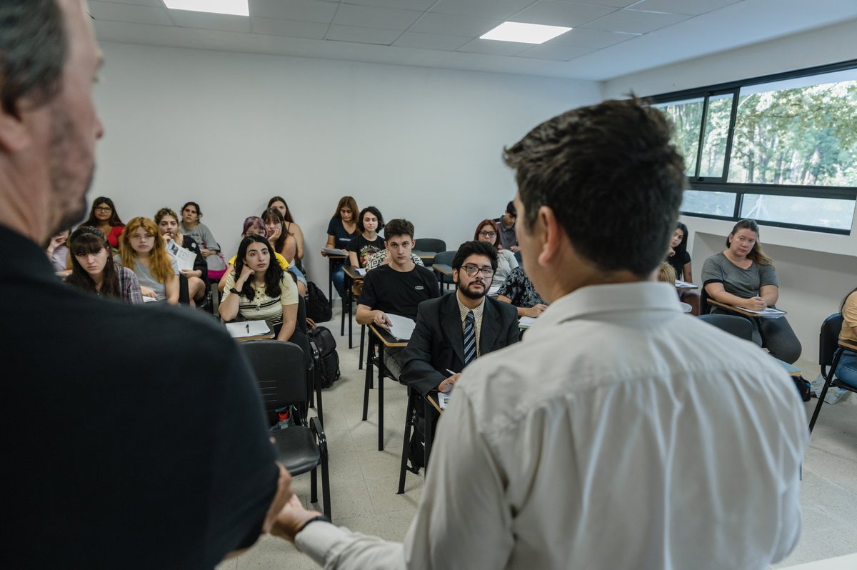 pmdomenichini's tweet photo. Nuestros estudiantes estrenaron las aulas del campus de @unaboficial. Este edificio en el que se no sólo se invirtieron recursos económicos para convertirlo en lo que es hoy, sino muchas ganas, dedicación e ilusión. https://t.co/AZJM3scB2O