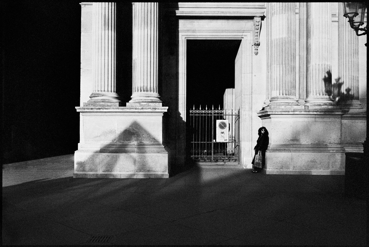 NOLIS's tweet image. SJ in Paris. #leicam6 #tmax400 🎞️