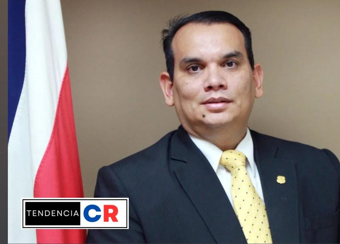 ÚLTIMA HORA.

#UCCAEP entregó hoy el galardón como funcionario del año al Director del OIJ, Randall Zúñiga.

#TendenciaCR