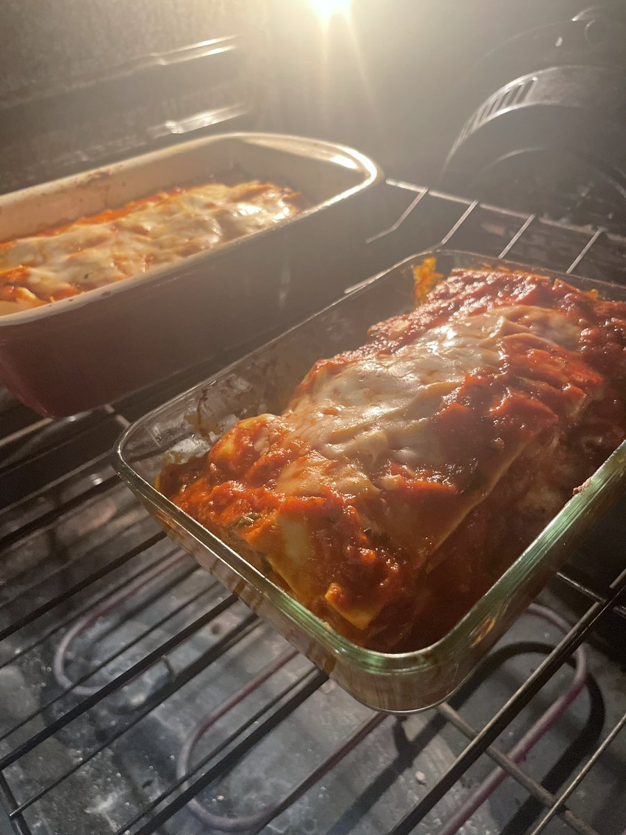 DjAaamMm's tweet photo. I’ve been so inspired lately from all the at home cooks recently flooding my timeline! I made my first ever lasagna.
#cooking
#dinner
#kitchenwear
It was a hit! I’m so proud of myself https://t.co/GxFEeam9hP