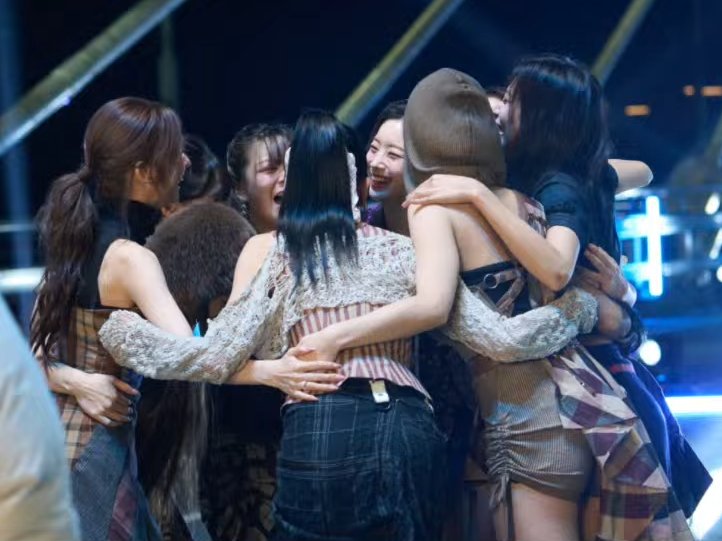 OLTSupport's tweet photo. #JEONGYEON 🐶🐾 intento hacer sentir mejor a Once porque no obtuvieron el no 1 en Mcountdown 😭😭

¿Por qué es culpa de ONCE que no hayamos conseguido el primer puesto? NO! 😕😟

Hasta ahora, estoy feliz de ver a ONCE mientras promocionamos.✨

HAGAN STREAM JodEr 😭😭

🔗https://t.co/yYJqSer9IZ 

DO IT FOR TWICE
#OnceWeCanDoIt #DoBetterOnce 
#ItsNotOverUntilitsover #TWICE @JYPETWICE

------------------------------

#TWICE #NAYEON  #JEONGYEON #MOMO #SANA #JIHYO #MINA #DAHYUN #CHAEYOUNG #TZUYU @JYPETWICE
