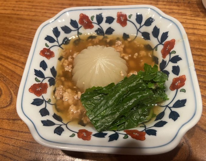 そういや、小田原の栢山という場所にある焼き鳥屋さんに最近お野菜を少しだけどね、卸させてもらってます🥦  お料理の写真が送られてきて&hellip;  コカブとスティックセニョール（スティックブロッコリー）  美味しそう🤤🤤🤤🤤🤤🤤🤤