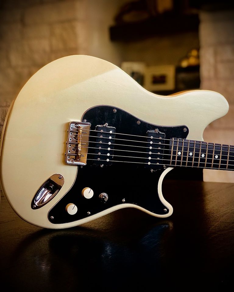 guykeroffi5384's tweet photo. Check out the CustomBuild Wolf HH. If you're all about carving your own path, this guitar is your ultimate wingman. Plus, it's decked out with our tuners. https://t.co/EtlFFVWGy2
