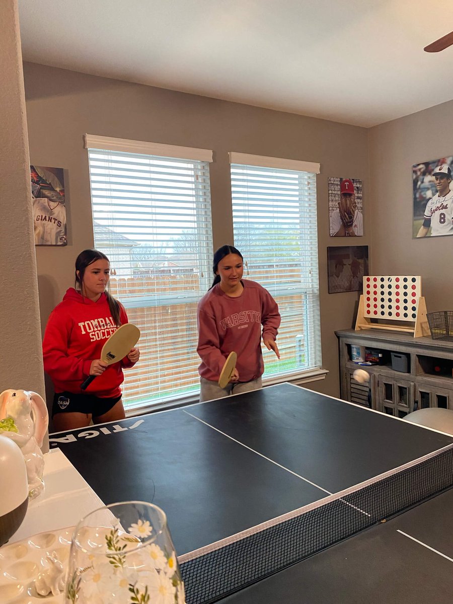 TOMGSOCCER's tweet photo. Thursday’s are for team dinner! Love these girls and families! Thanks to The Glass and McCuistion families for hosting! ❤️🤍🦬 #asone #BTB https://t.co/m1vpU552nX
