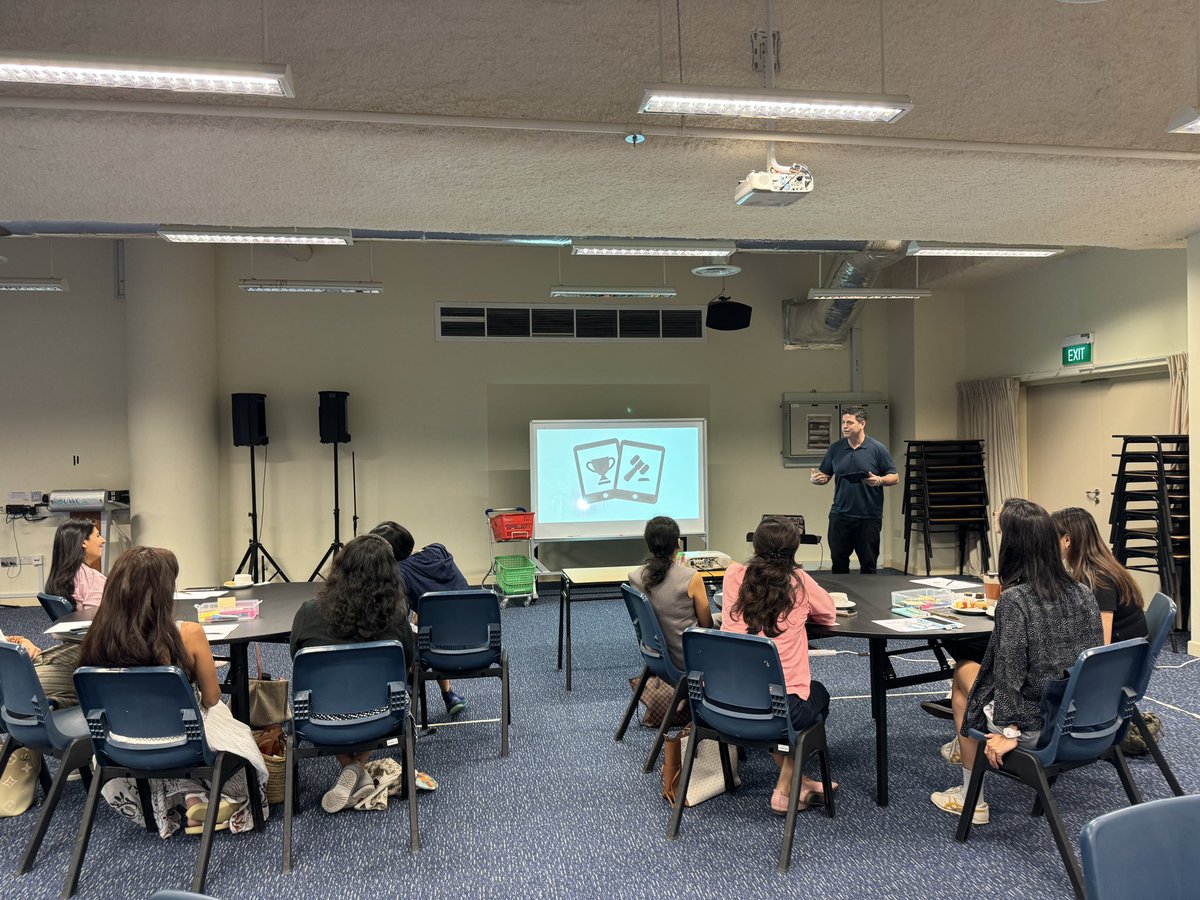 UWCSEA2RoW's tweet photo. @davecaleb inspiring parents with his knowledge and passion about digital literacy. “Details…easy to forget, amazing to remember” his plug for @BookCreatorApp #uwclearn https://t.co/GNLcrF4JUE