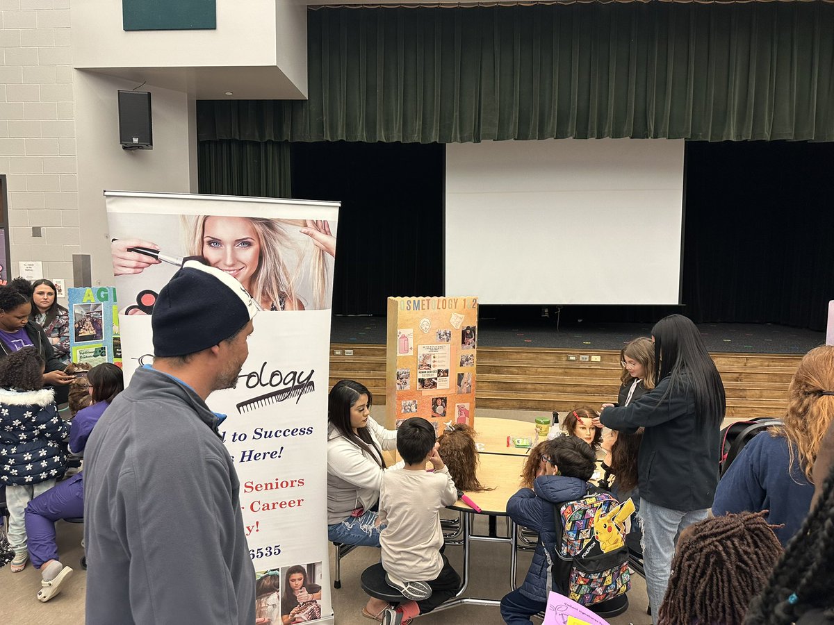 G_Schleeter's tweet photo. @HumbleISD_HE #STEAM Night in collaboration with @HumbleISD_HHS @HHSCTE  💜 Vertical Alignment 💜 https://t.co/XP0kHqRTP3