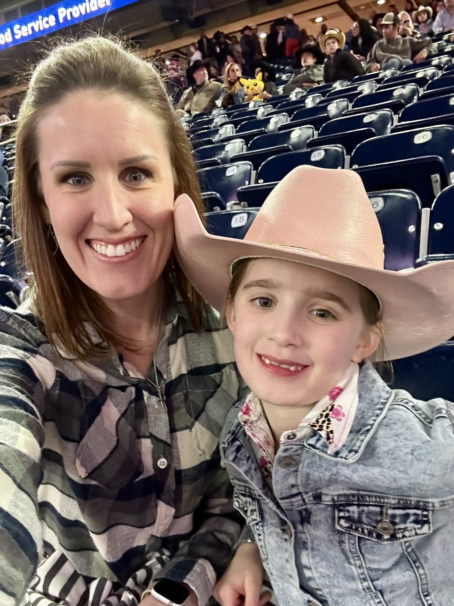 MsHernandez_AXO's tweet photo. #RodeoHouston https://t.co/B97CnqF3Yg