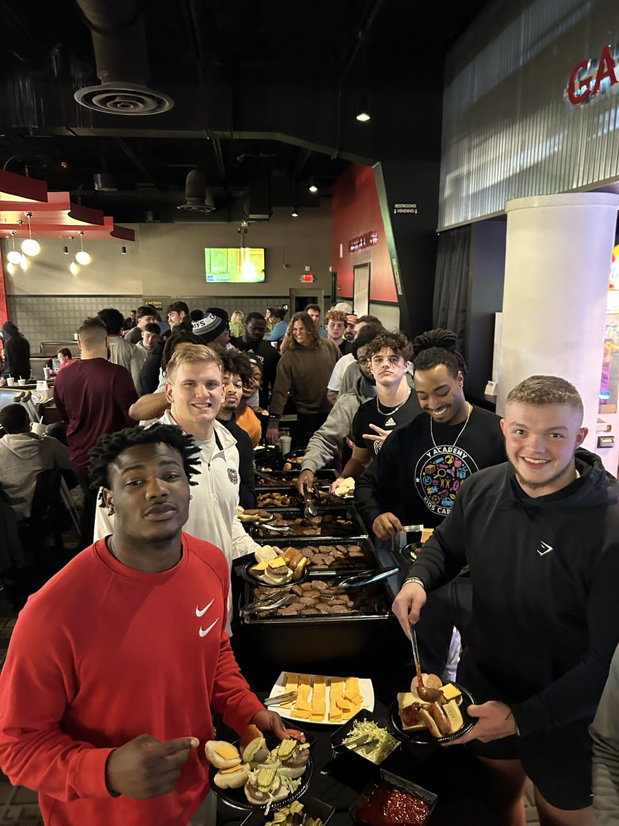 The guys have been unbelievable throughout the winter training block.
Time for some fellowship 🐻 🏈 🎳 
#40Strong 
#OutHitOutHustle