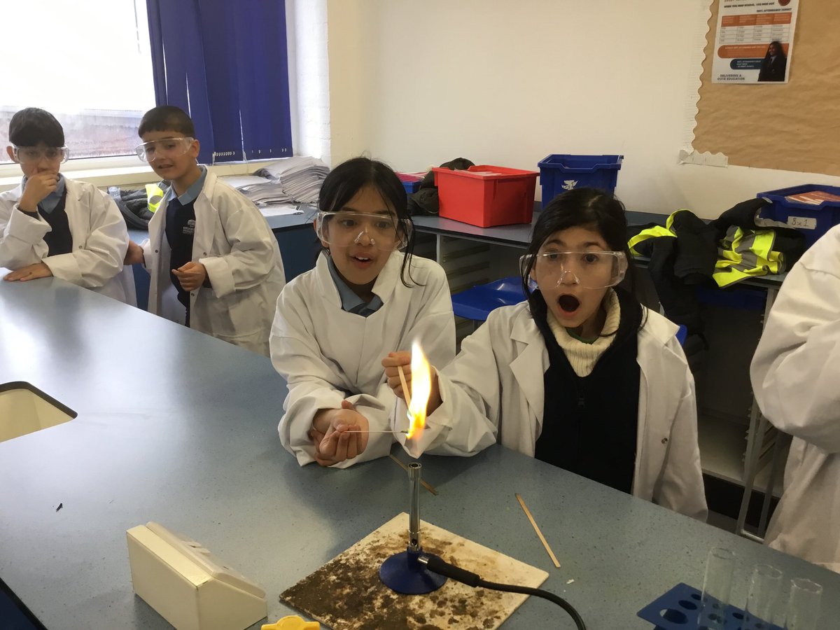 BrookfieldsPri1's tweet image. A big thank you to Mr Sprintall for inviting our Year 5 children to @COREJQAcademy today. They really enjoyed taking part in both art and science lessons! #locallinks #partnership #teambrookfields #WeAreCreate @leanne_mahony
