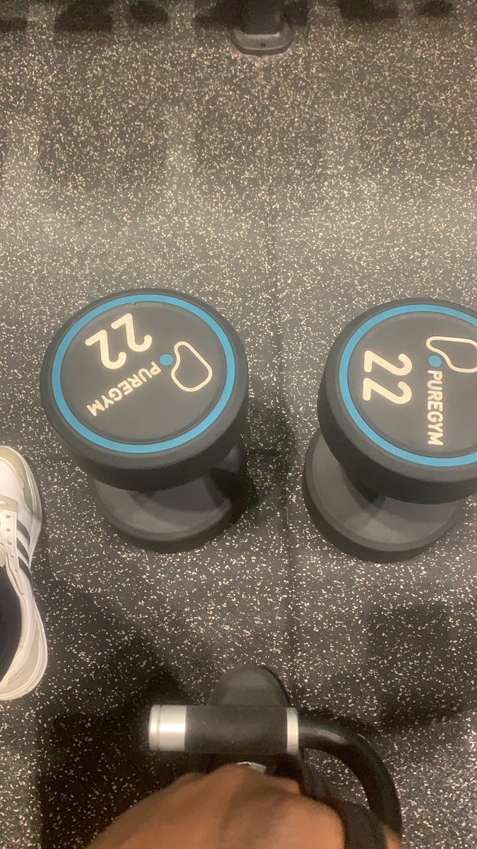 Halleskey's tweet image. 