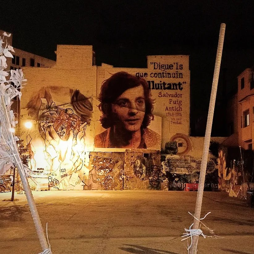 Ho farem ✊❤🖤

Nou mural a #Vallcarca de la mà de <a href="/rocblackblock/">roc blackblock</a> a la plaça de La Pastora, solar propietat de @groupnn okupat i reapropiat pel veïnat.

#Anarquisme 
#AnarquismeDeBarri
#BarriOrganitzat
#SalvadorPuigAntich