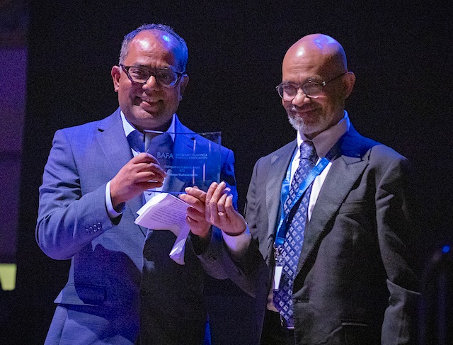 Our 2022 Distinguished Academic Award Winner Professor Shahzad Uddin, Essex Business School, University of Essex, will be a keynote speaker at the Annual Conference at the University of Portsmouth.
bafa.ac.uk/events/upcomin…