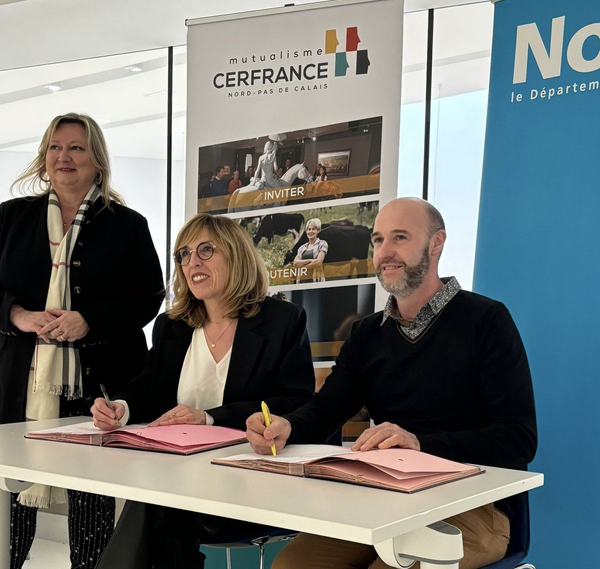 MARLABOSSE's tweet image. Signature de la convention de mécénat entre le @departement59 et @Cerfrance représenté par M. Rousseau. Merci à Cerfrance pour son soutien financier pour les musées du Département : MusVerre, Musée Matisse, Musée De Flandre Cassel et Maison natale Charles de Gaulle.