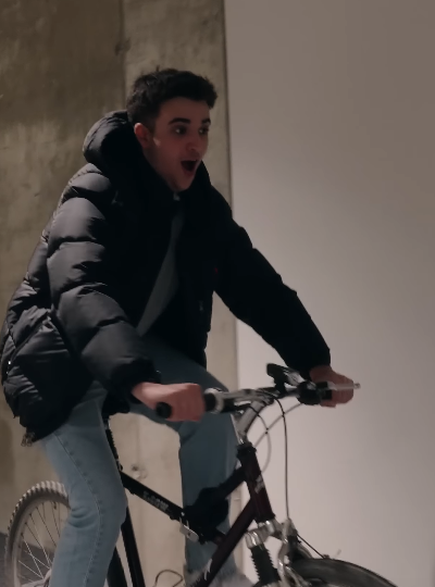 Tomaszy  a appris à faire du vélo il y a 2 semaines et aujourd'hui il vient de rouler sur Fnatic 🫡 gg à tous #KCWIN