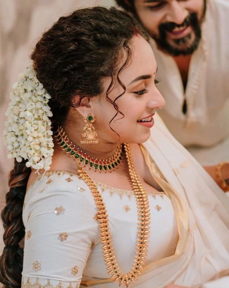 The Most Special Hindu Wedding Highlights in Kerala Sreeveena+Vishnu -  YouTube