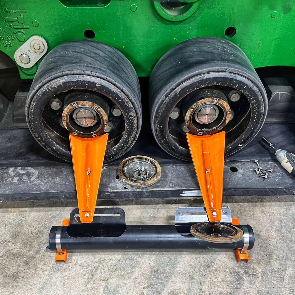 SpringfieldPro3's tweet image. We have a new product for you folks.
Our new universal PipeDrain. Part # PD-242.
The funnels are able to move side to side and also in
and out to match the hub you are draining. For questions or to order yours, please email us at
springfield.products@gmail.com